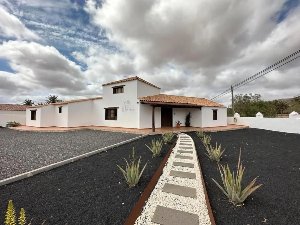 Villa with pool in the centre of Fuerteventura 1