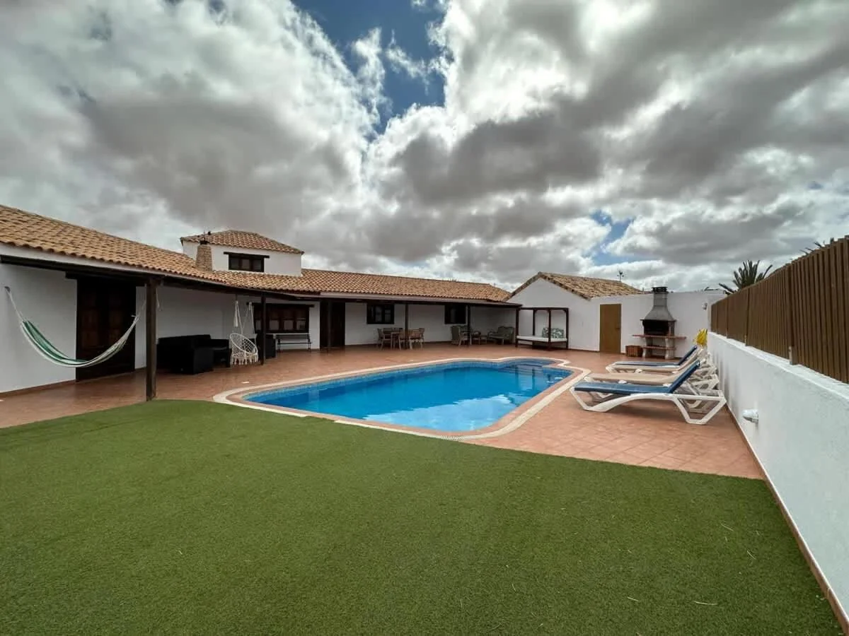 Villa with pool in the centre of Fuerteventura 2