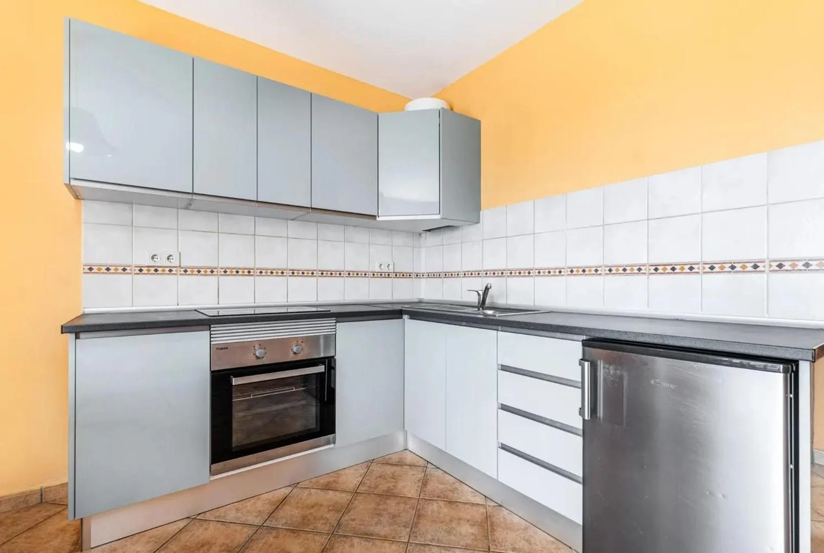 Apartment near the beach, big terrace with nice sea views, wifi and parking 3
