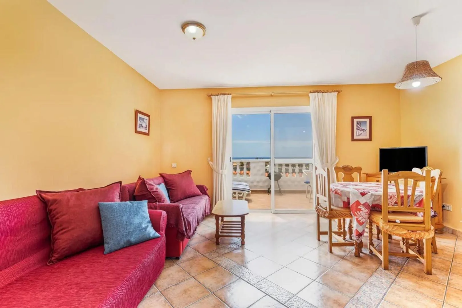 Apartment near the beach, big terrace with nice sea views, wifi and parking 5