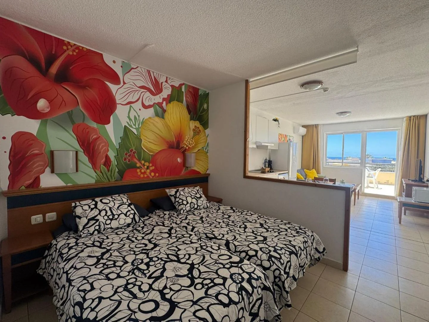 The House of Nonni Ventura - beachfront, ocean view, Wi-Fi, aircon, swimming pool 3