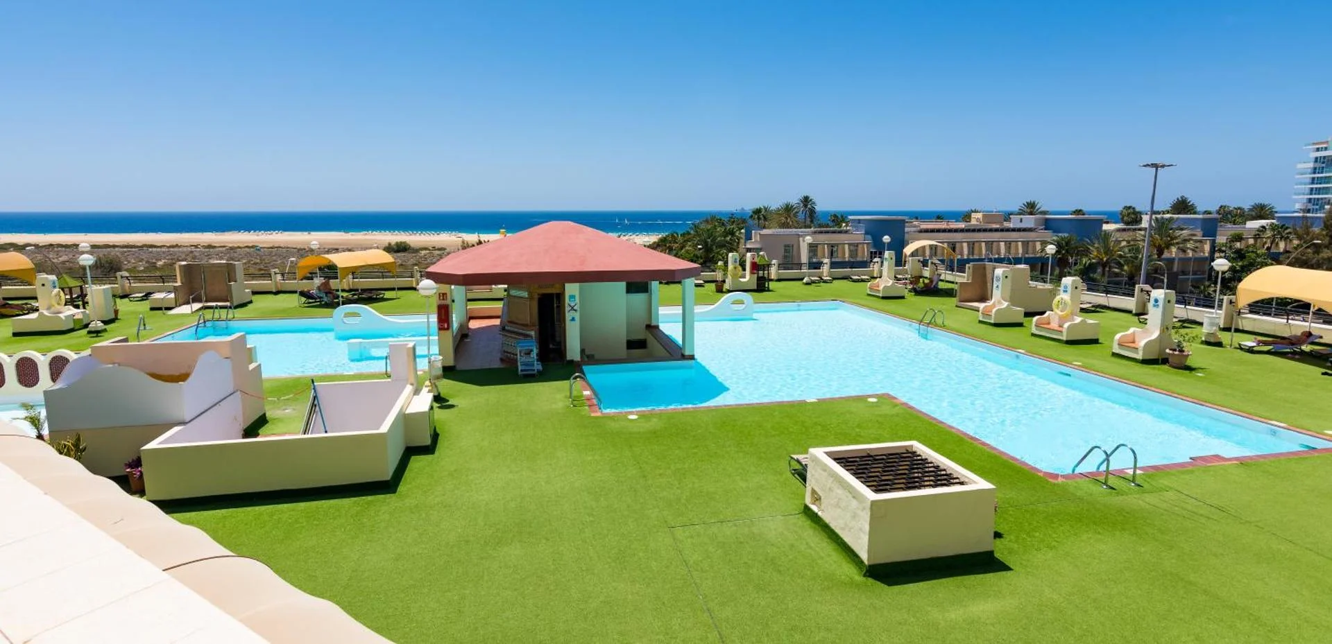 The House of Nonni Ventura - beachfront, ocean view, Wi-Fi, aircon, swimming pool 5