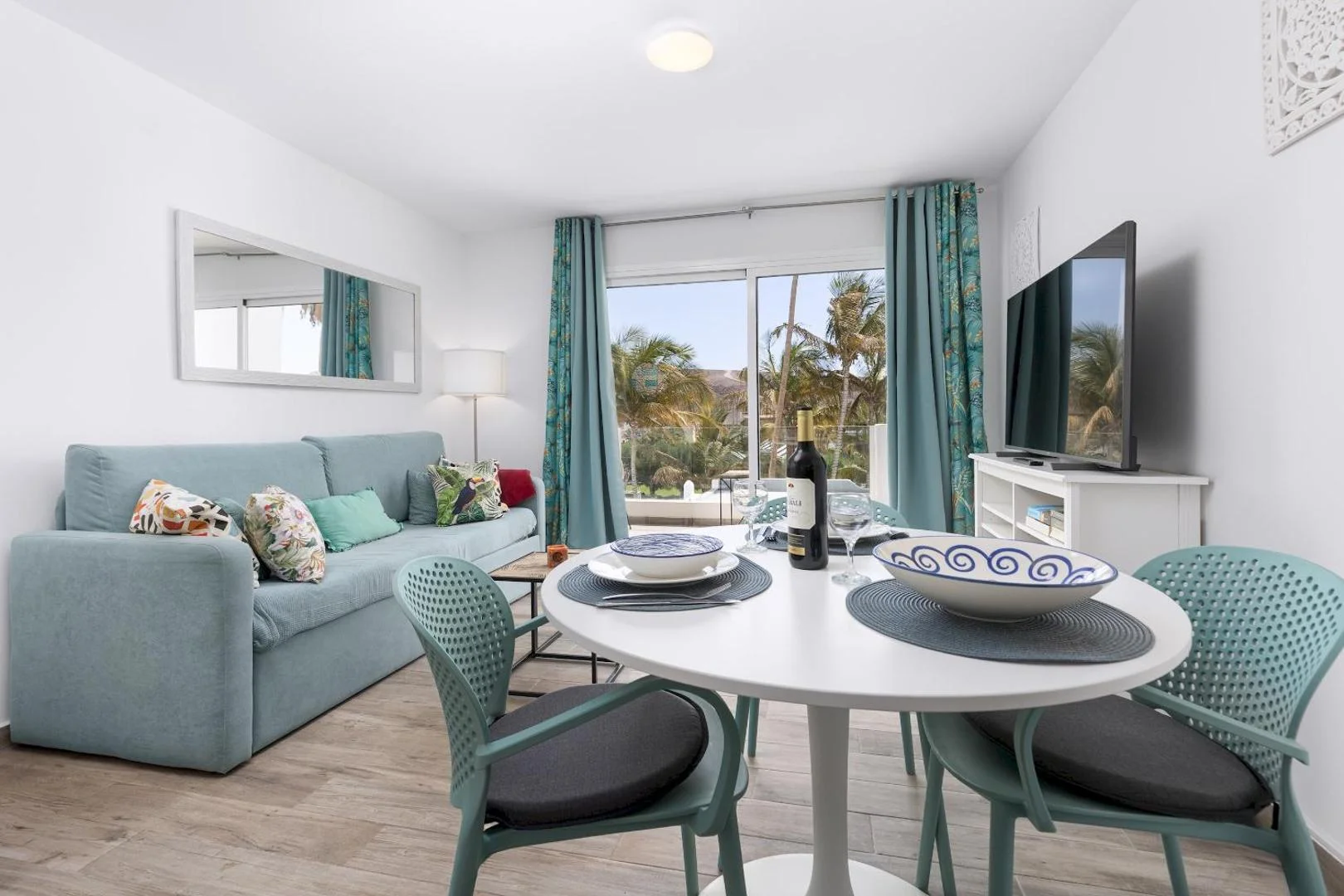 Home2Book Cozy Apt with Terrace near the Beach 1