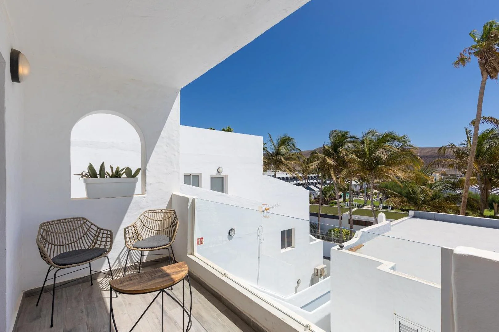 Home2Book Cozy Apt with Terrace near the Beach 2