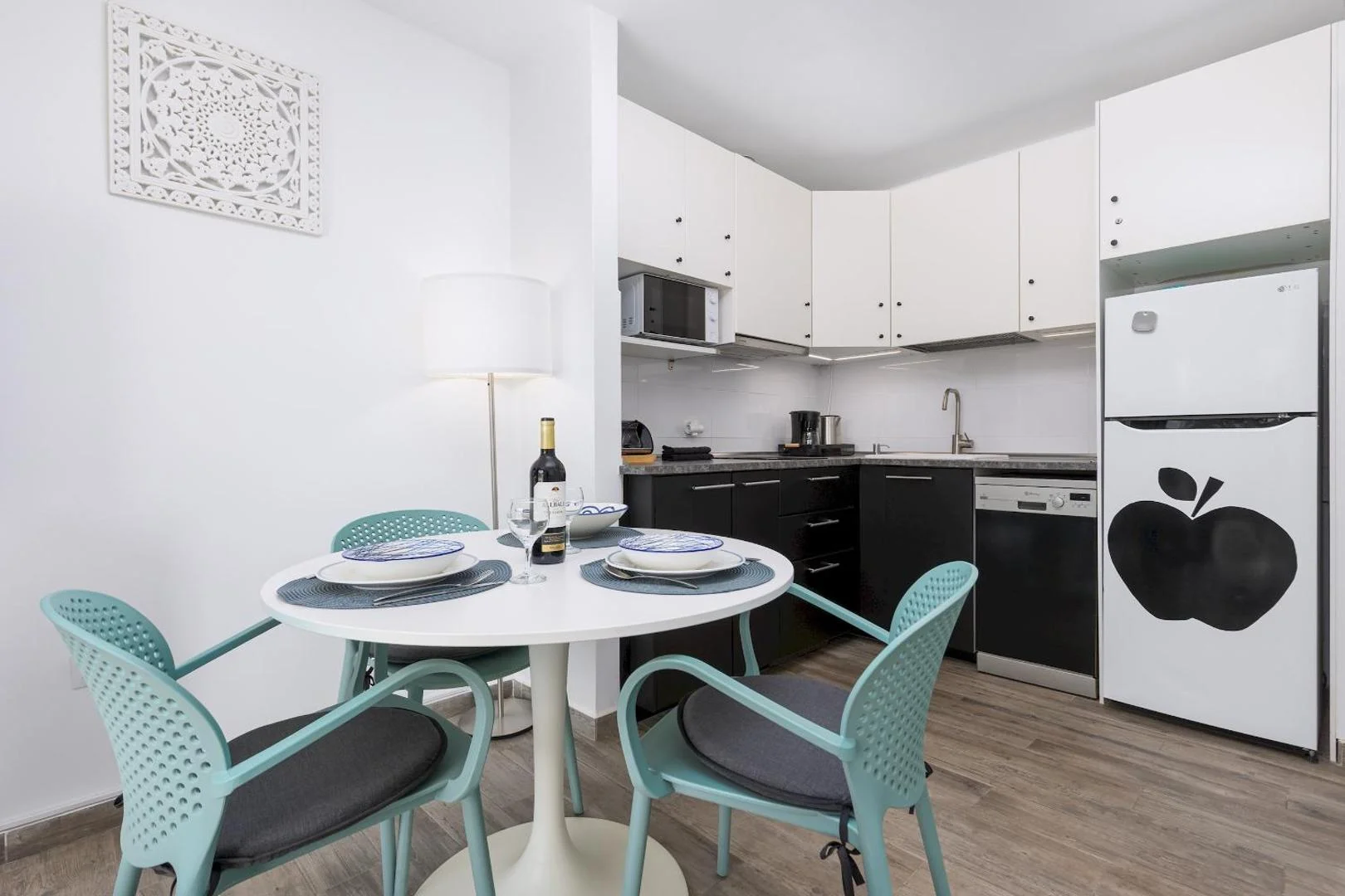 Home2Book Cozy Apt with Terrace near the Beach 4