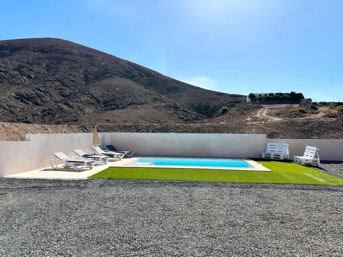 Villa en la montaña con piscina en Fuerteventura 4