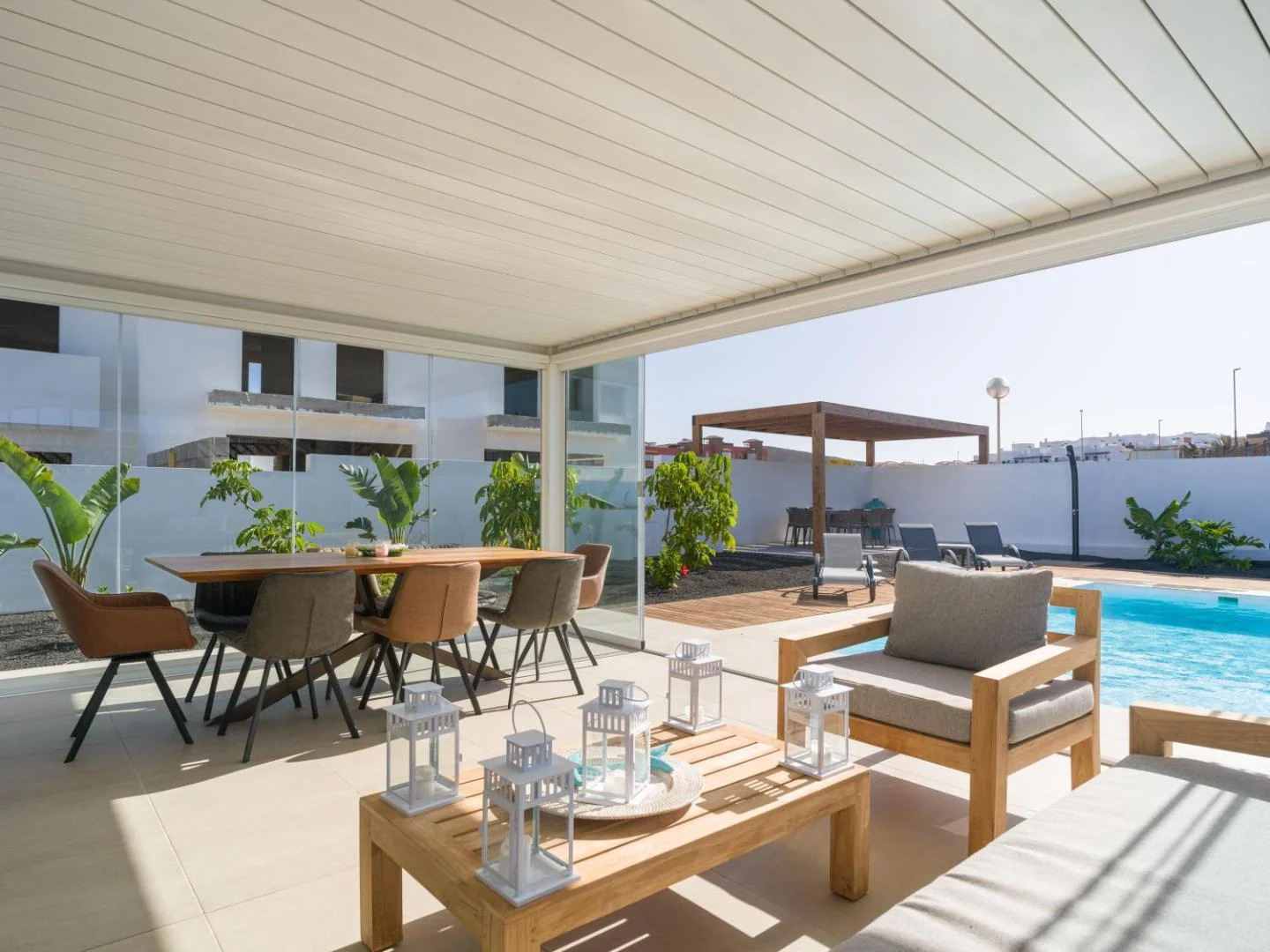 Buena Onda Modern Design, Heated Pool 5