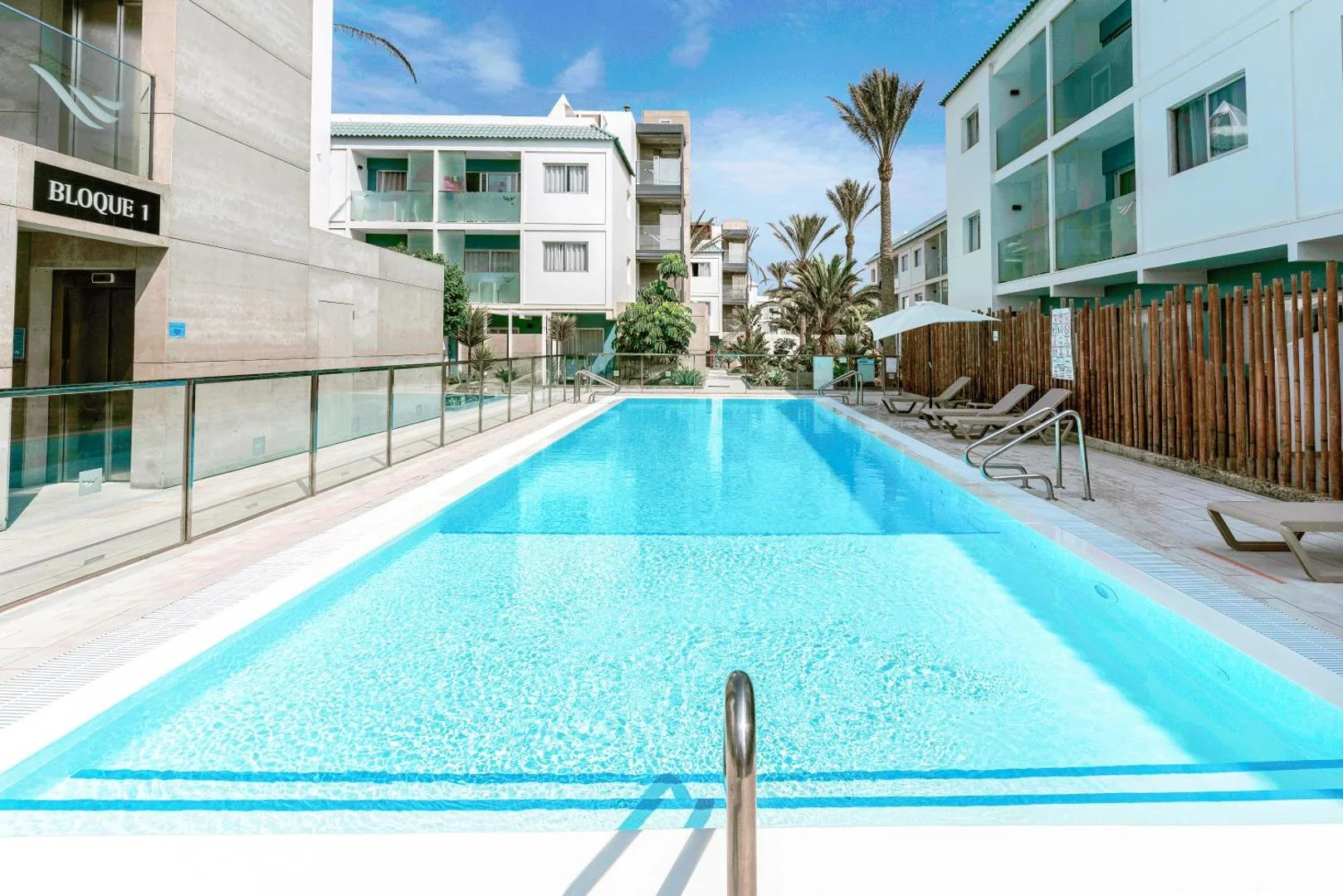 Bristol Sunset Beach - Holiday Apartments 1