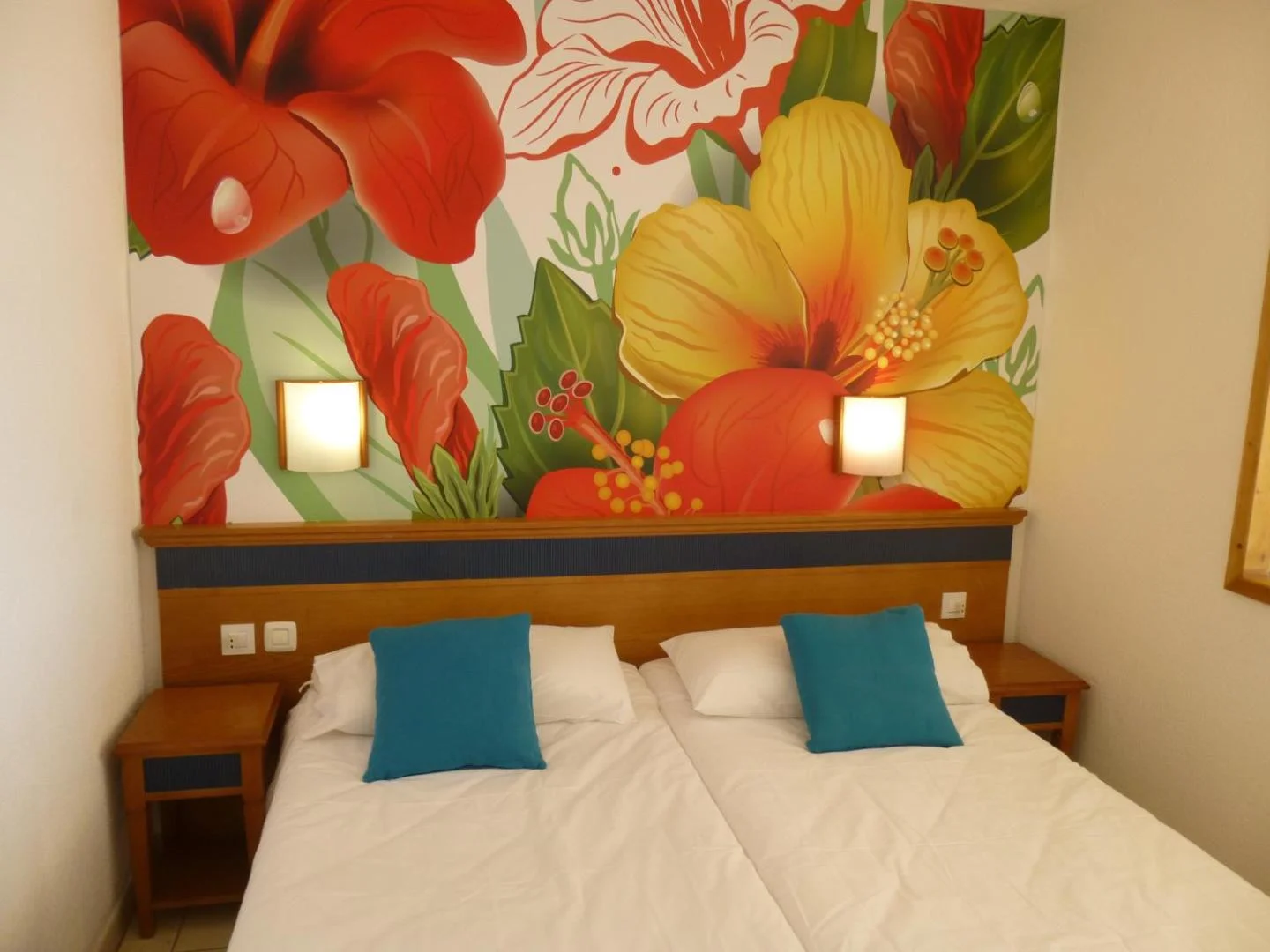 Palm Garden with sea views to the beach, pools 3