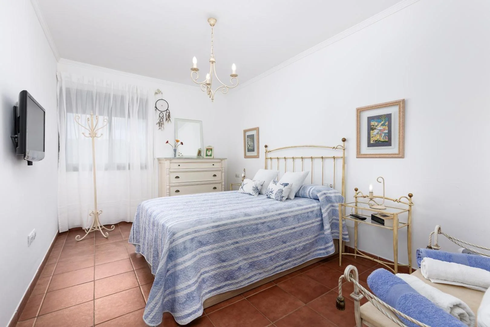 Home2Book Elegant City Escape with Terrace 4