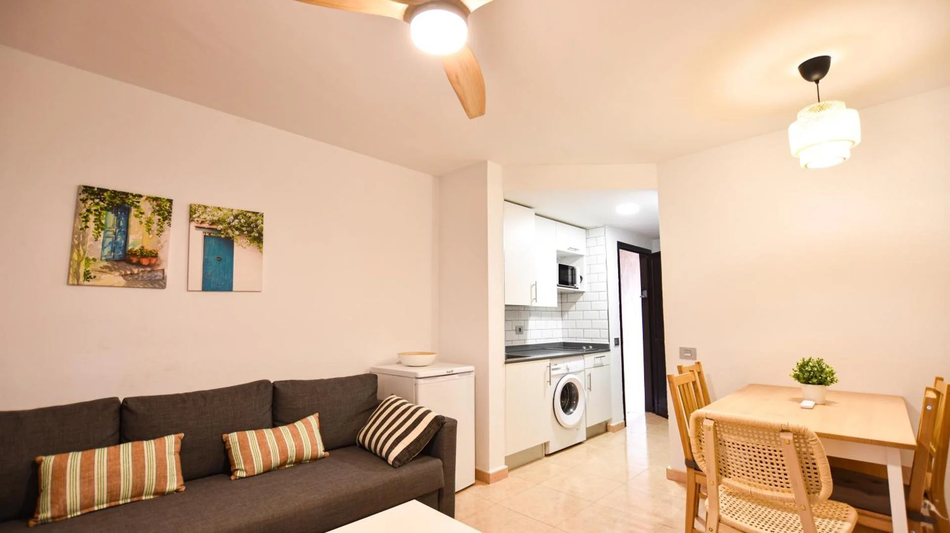 Book Jet - Oasis Suites Maxi Pool and Wifi 3