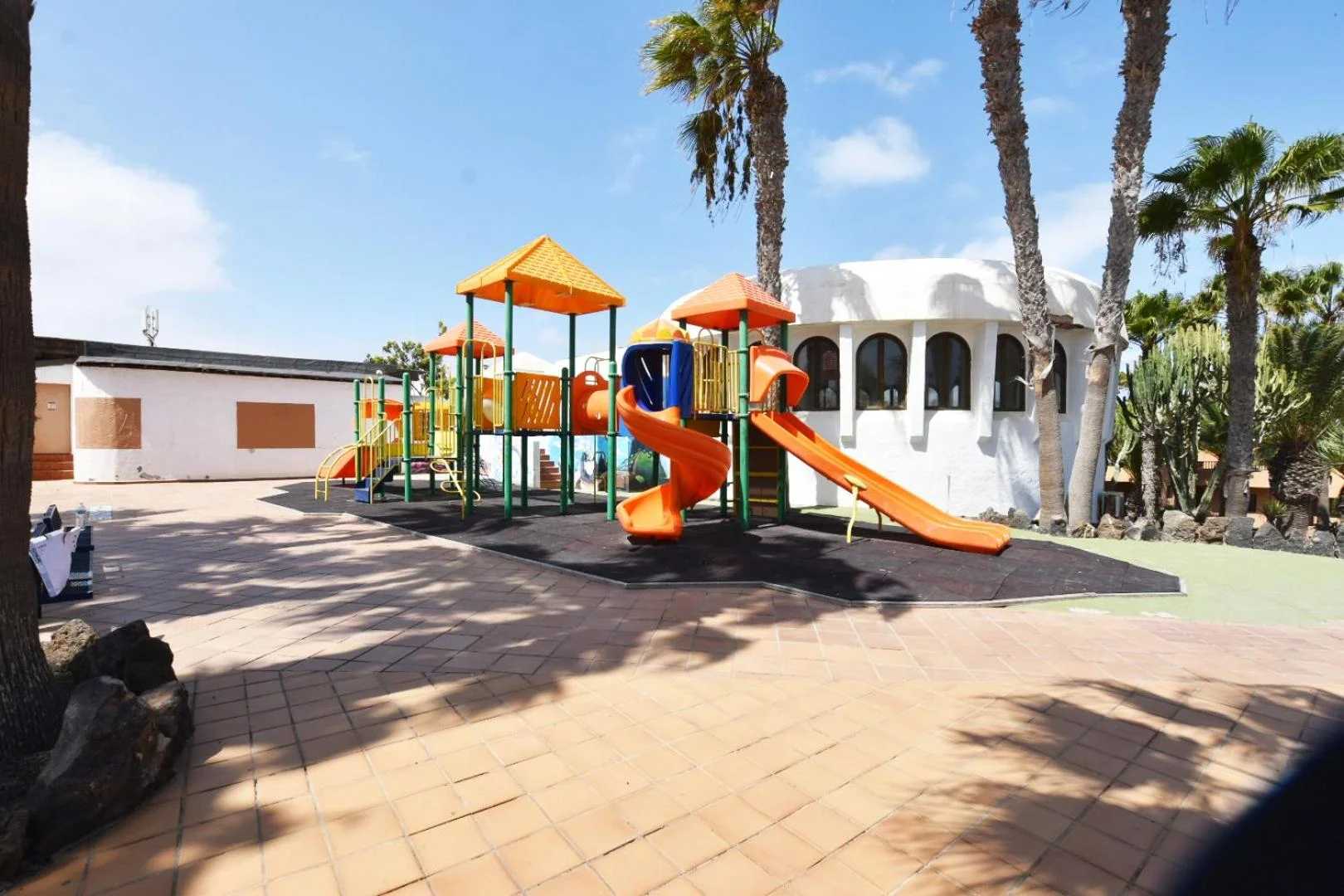 Book Jet - Oasis Suites Maxi Pool and Wifi 4